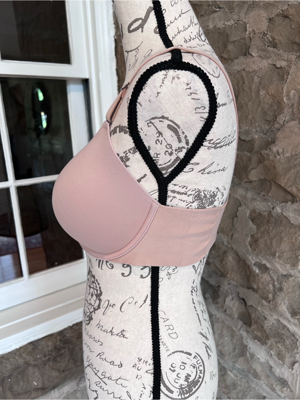VGUC Two (2) 38C SPANX full coverage
Bra-llelujah! adjustable strap bras - Picture 10 of 16